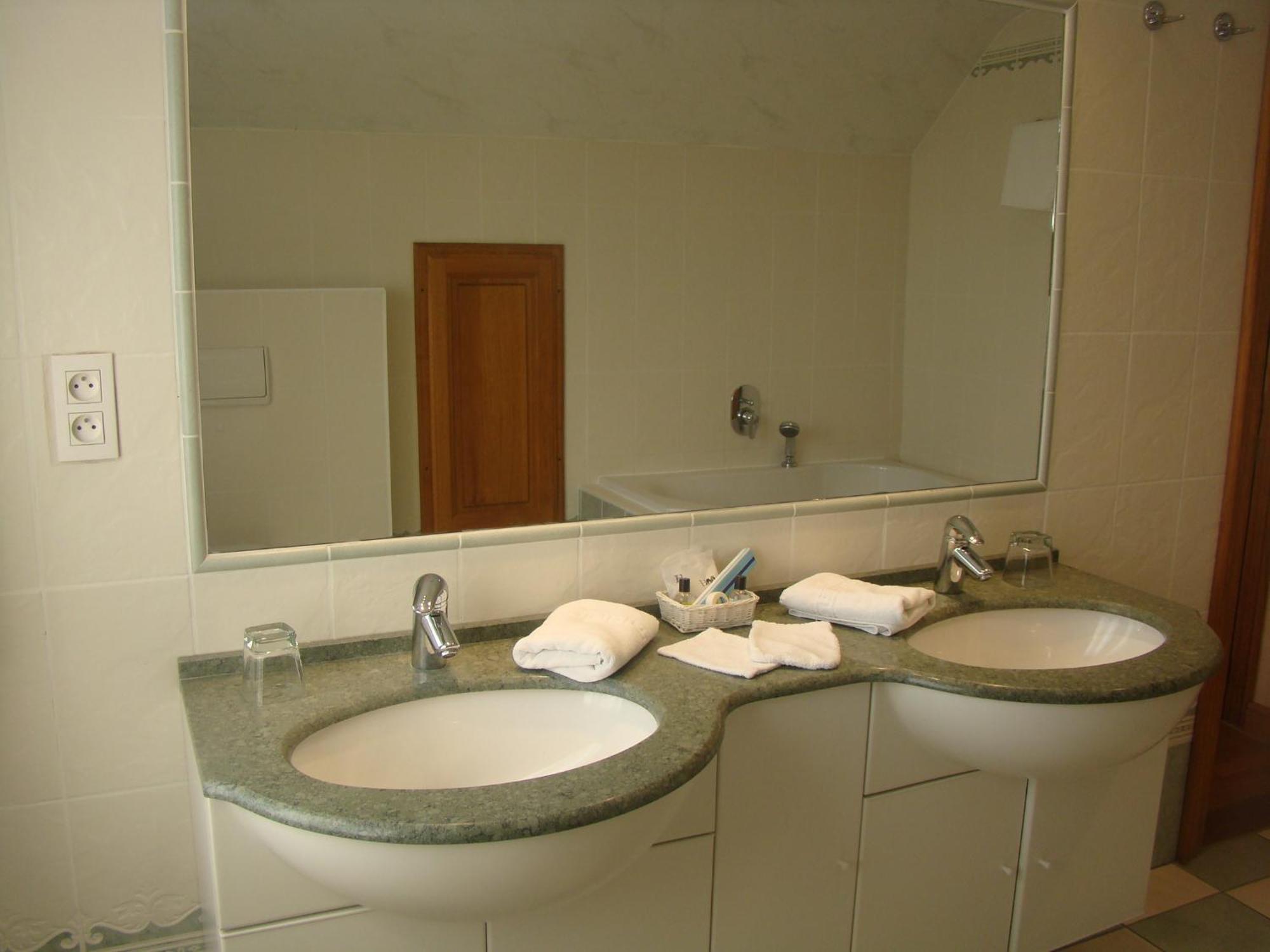 Hotel Restaurant N 4 Martelange المظهر الخارجي الصورة